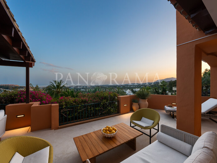 Superbe appartement surélevé au rez-de-chaussée avec vue panoramique sur la mer à Les Belvederes