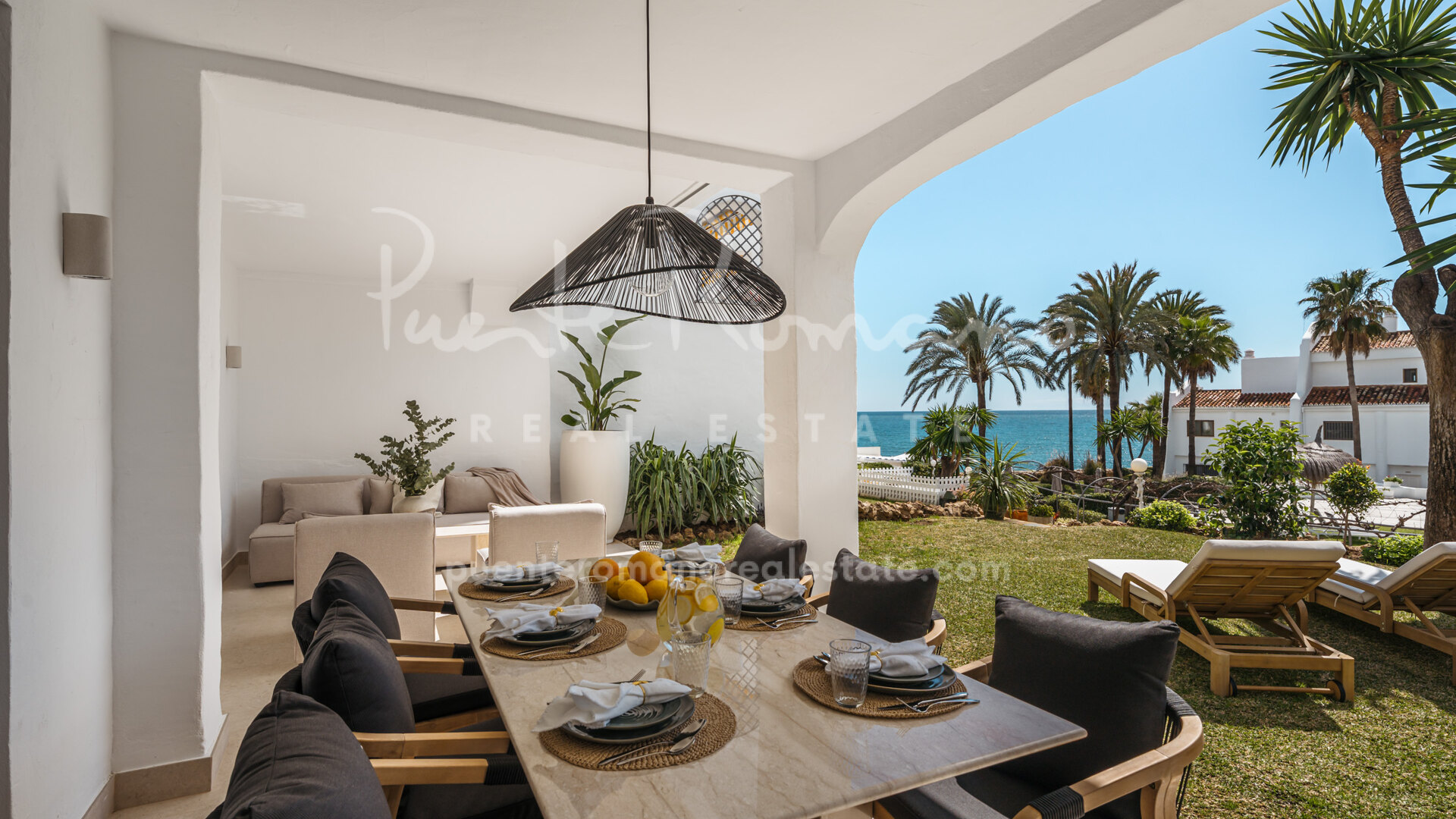 Frontline beach apartment in Coral Beach, Marbella's Golden Mile