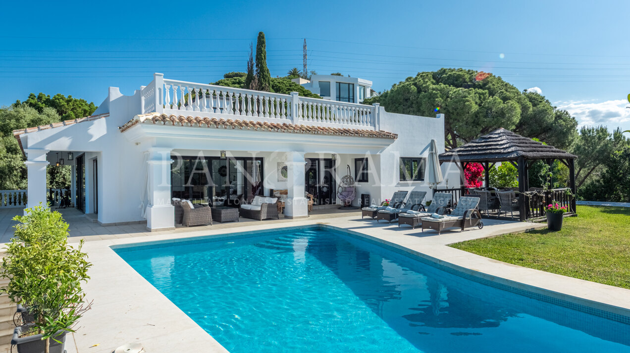 Charming family villa with panoramic sea views and privacy in Elviria, Marbella