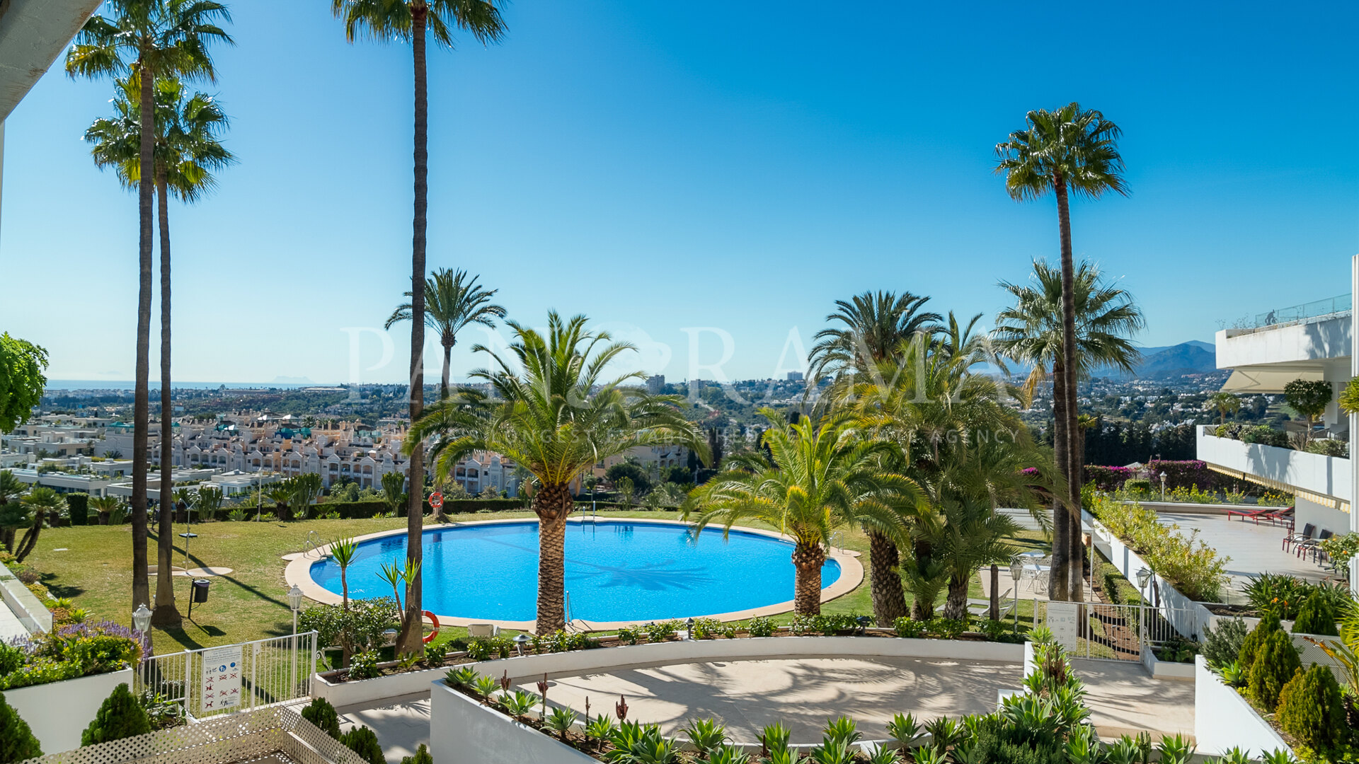 Elegant apartment with sea views in Las Terrazas de Las Lomas, Marbella’s Golden Mile
