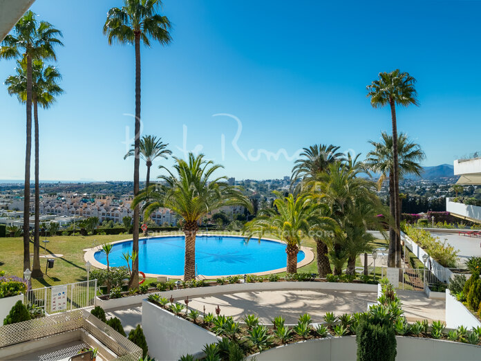 Elegant apartment with sea views in Las Terrazas de Las Lomas, Marbella’s Golden Mile