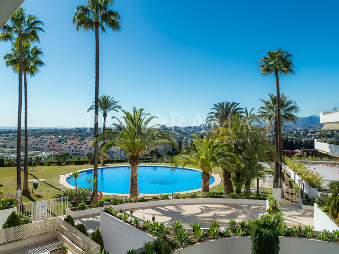Elegant appartement met zeezicht in Las Terrazas de Las Lomas, de Golden Mile van Marbella