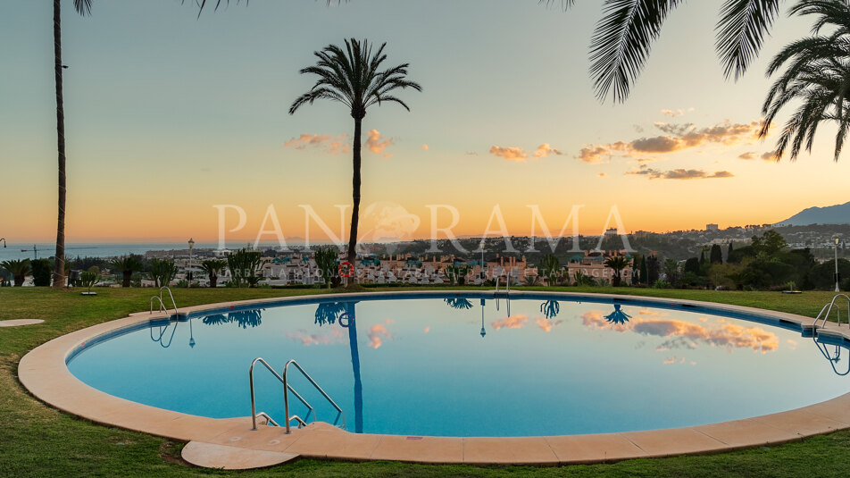 Elegant apartment with sea views in Las Terrazas de Las Lomas, Marbella’s Golden Mile