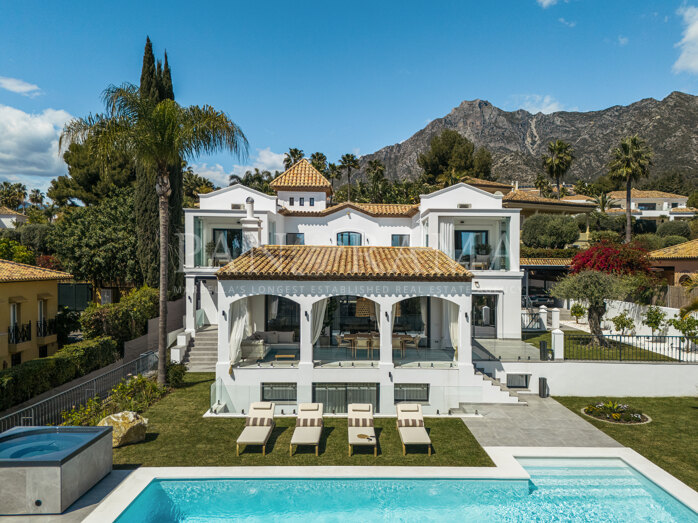 Elegante villa en una comunidad cerrada en Altos Reales