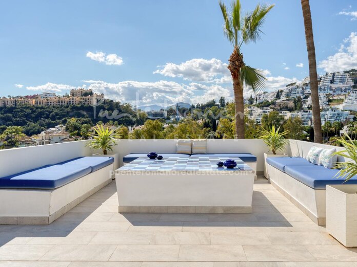 Chalet adosado en esquina con piscina privada en primera línea de golf en La Quinta