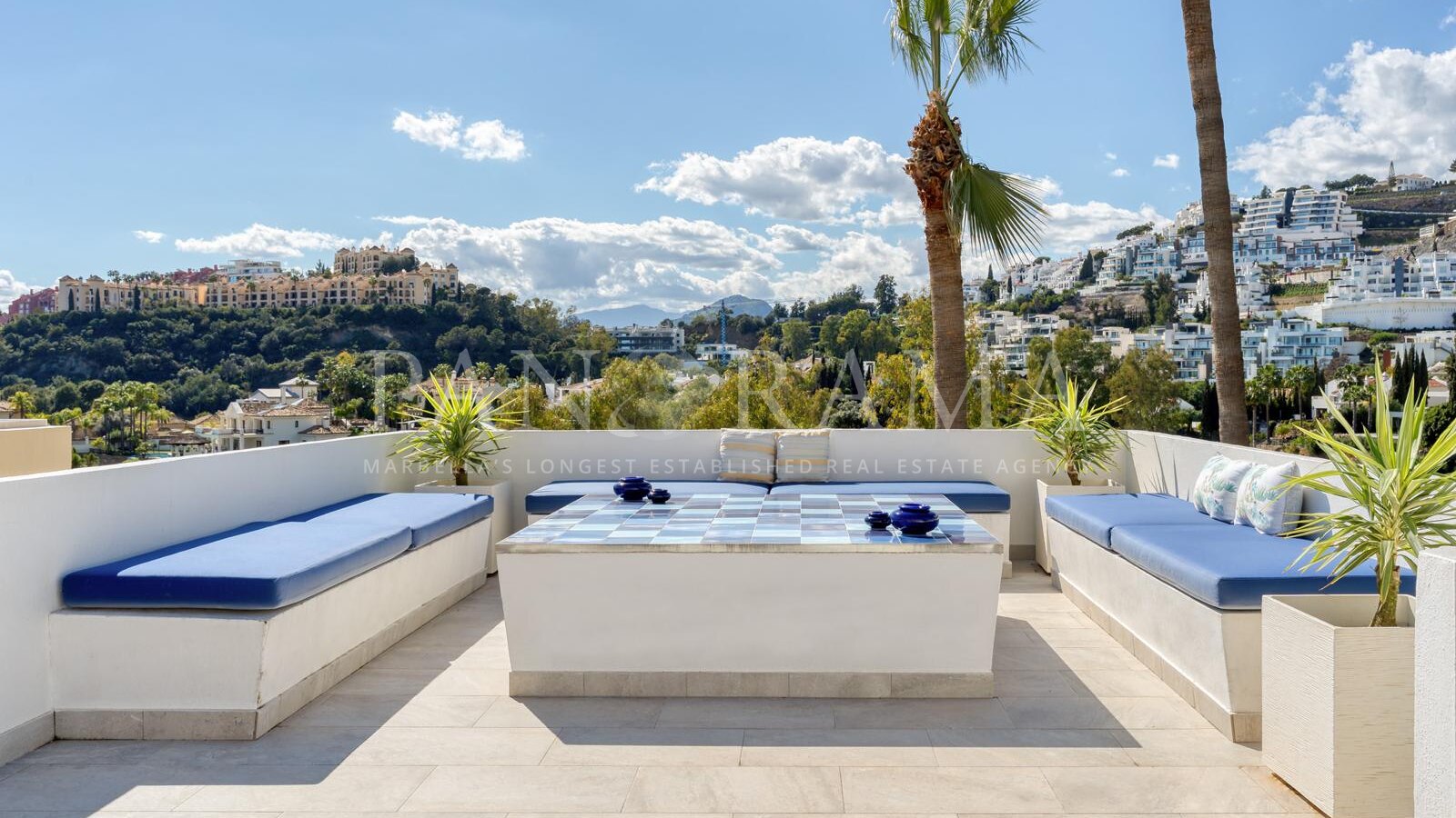 Eck-Reihenhaus mit privatem Pool in erster Golflinie in La Quinta