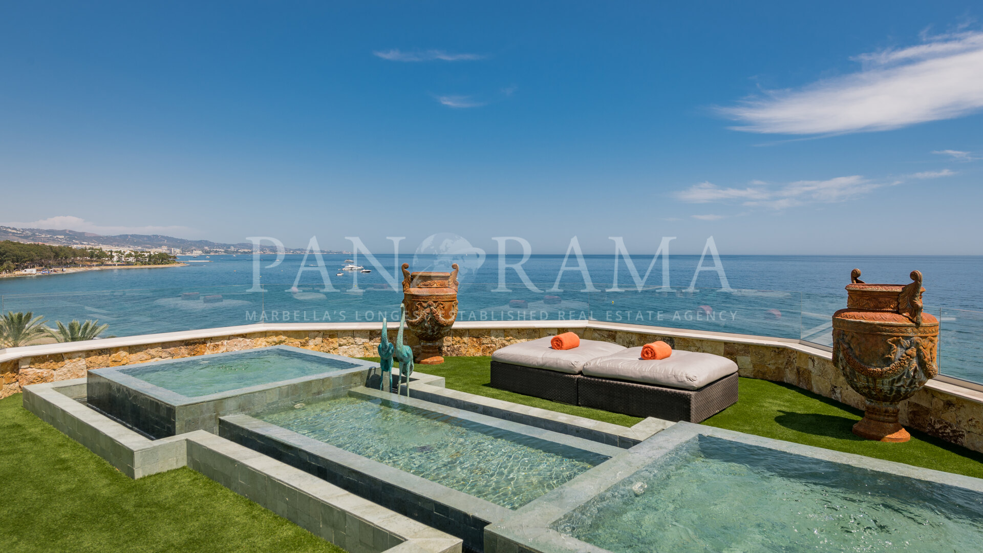 One-of-a-Kind beachfront penthouse on Marbella´s Golden Mile