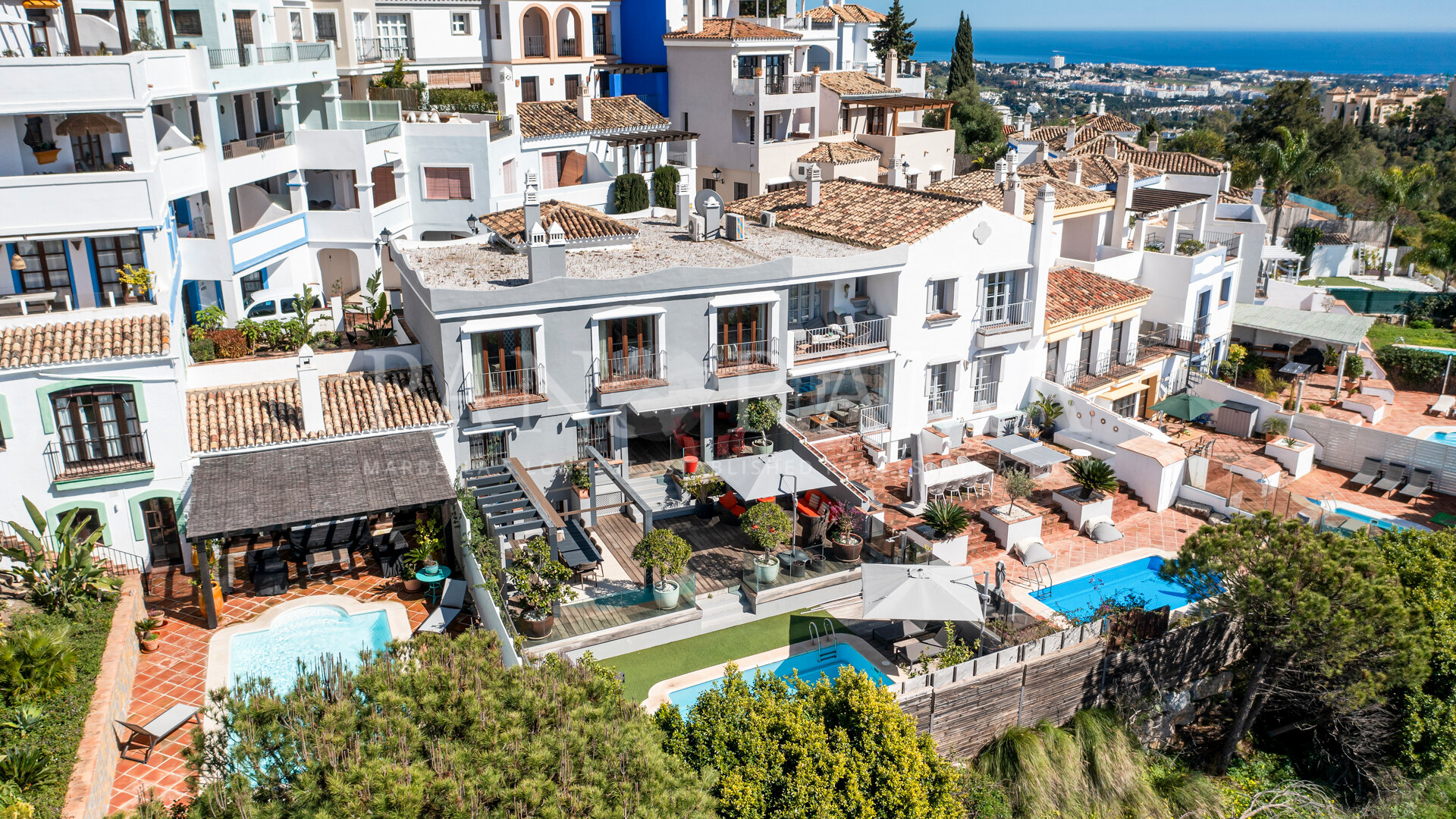 Expansive townhouse in La Heredia with private pool and incredible views