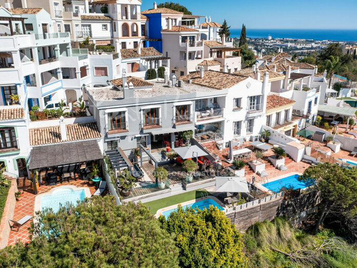 Amplia adosada en La Heredia con piscina privada y vistas increíbles