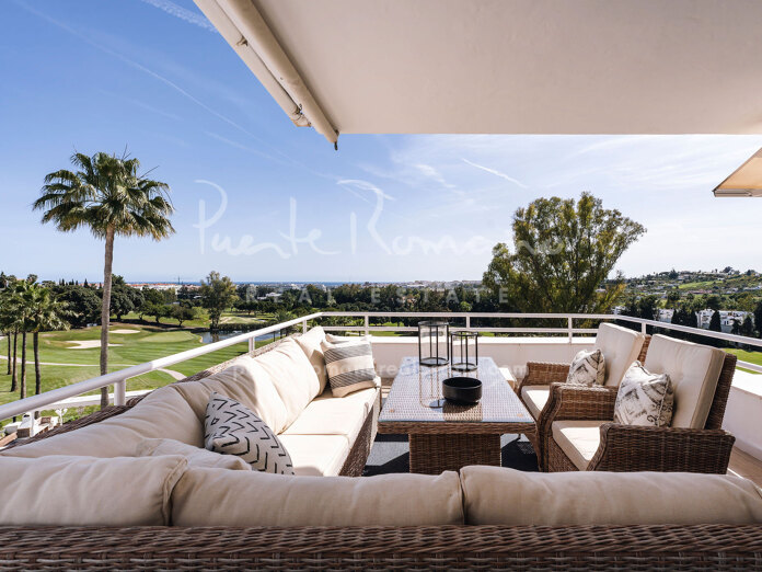 Beautiful penthouse in Alcores del Golf in the heart of Nueva Andalucía
