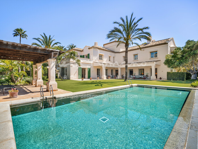 Casa de Jabalí, a beachside villa in Los Monteros