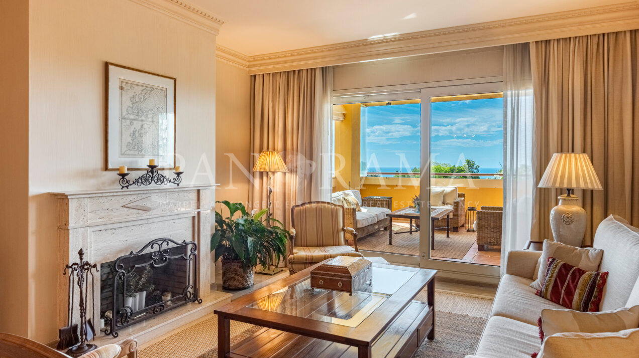 Apartment with panoramic views in Condado de Sierra Blanca.