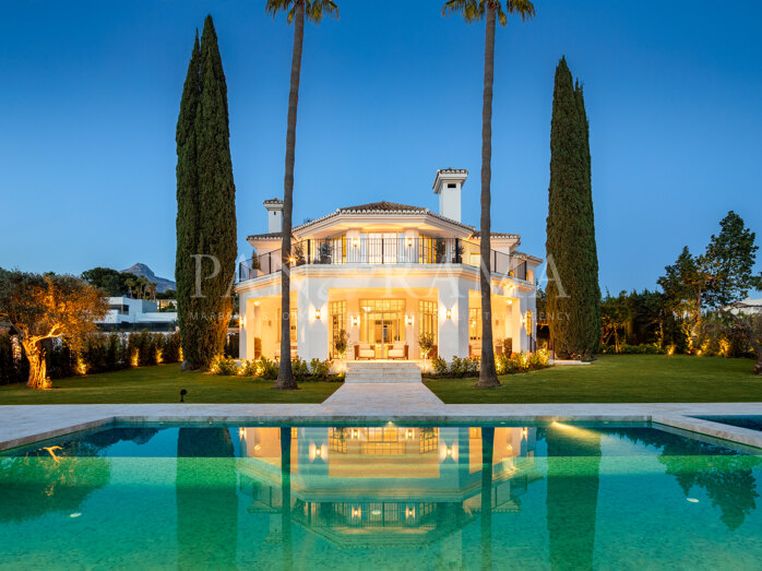 Indrukwekkende moderne villa met eersteklas voorzieningen in het hart van Nueva Andalucía