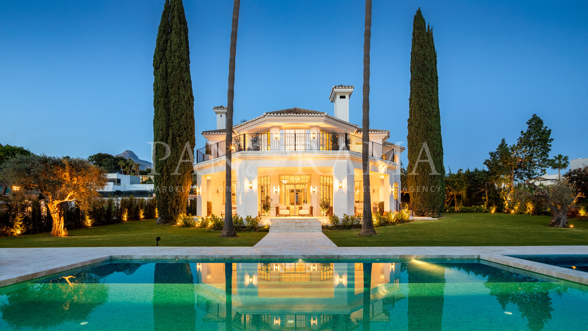 Villa moderne impressionnante avec des prestations haut de gamme au cœur de Nueva Andalucía