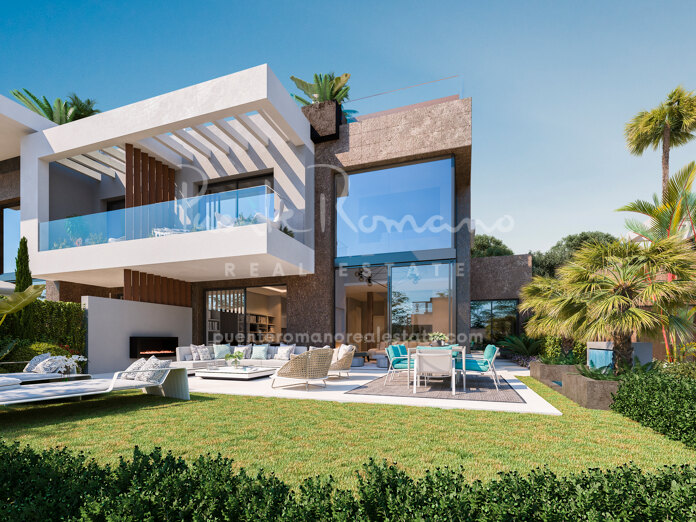 Exclusivas viviendas adosadas de alta calidad con vistas panorámicas al mar en Marbella Este