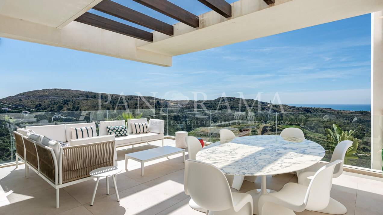 Luxuriöses Apartment im ersten Stock in Marbella Club Hills, Benahavís