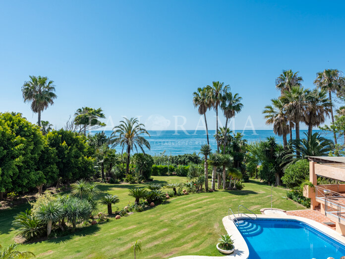 Frontline beach villa with spectacular Mediterranean views on an extensive plot on the New Golden Mile