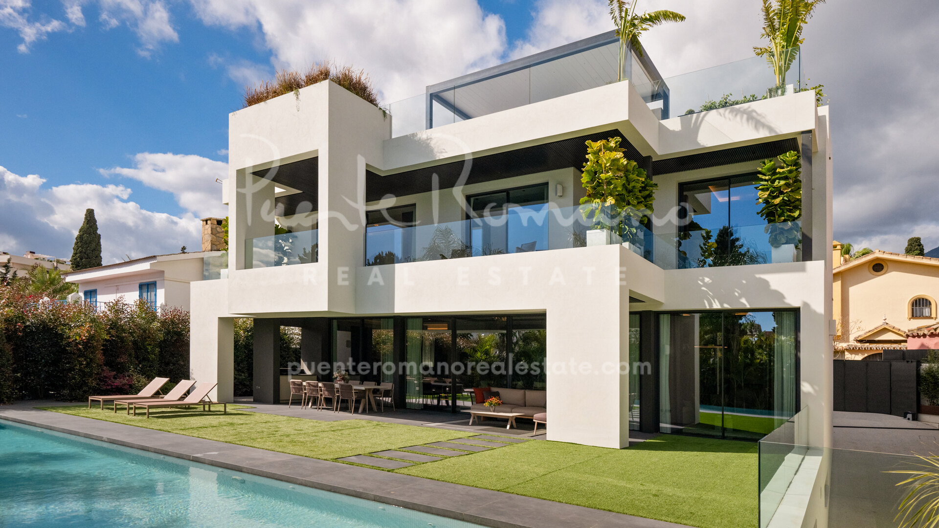 Elegante villa junto a la playa en el corazón de Casablanca en la Milla de Oro