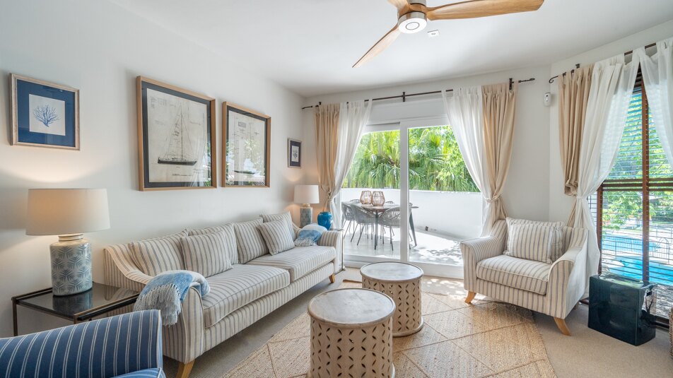 Elegant duplex penthouse steps from Marbella’s finest beaches in Marbella East