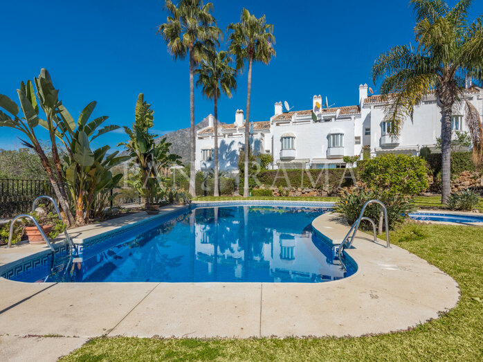 Spektakuläres Stadthaus in Arco Iris, nur wenige Schritte vom Puente Romano und der Strandpromenade entfernt