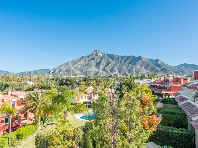 Spectacular townhouse in Arco Iris just steps from Puente Romano and the promenade