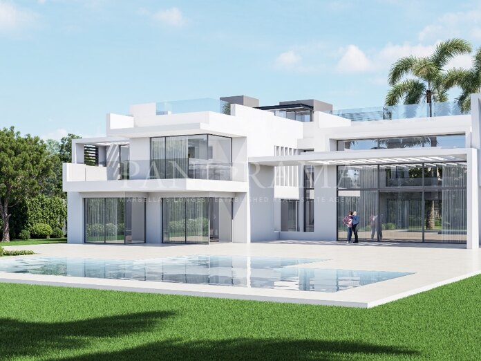 Contemporary luxury villa under construction in Guadalmina Baja