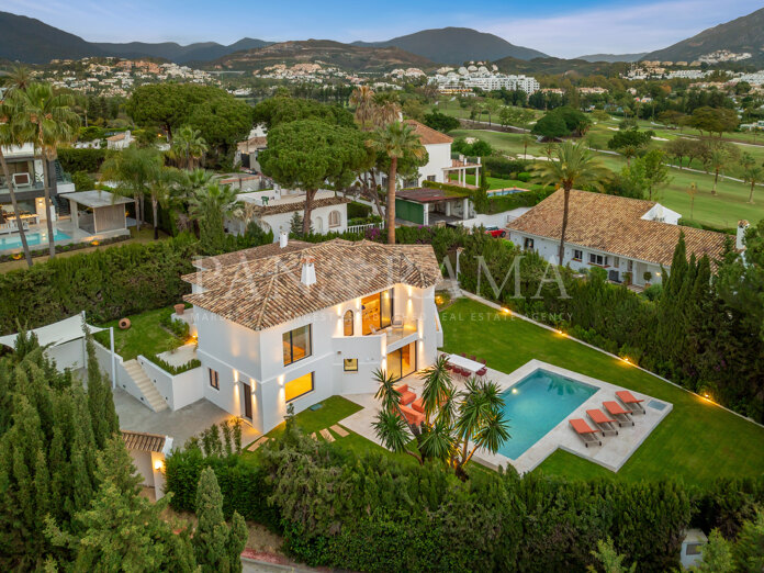 Villa de estilo mediterráneo y moderno en el corazón de Nueva Andalucía