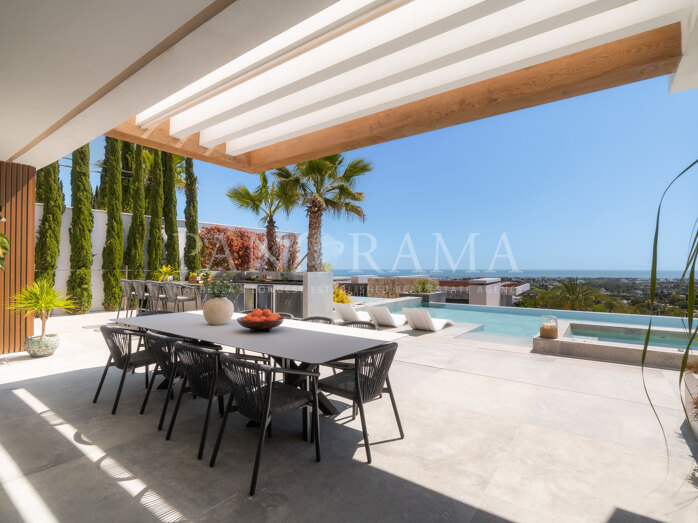 Luxuriöse moderne Villa mit privatem Wellnessbereich in El Herrojo Alto