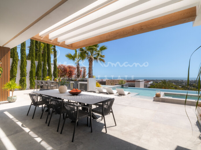 Luxurious modern villa with private spa area in El Herrojo Alto