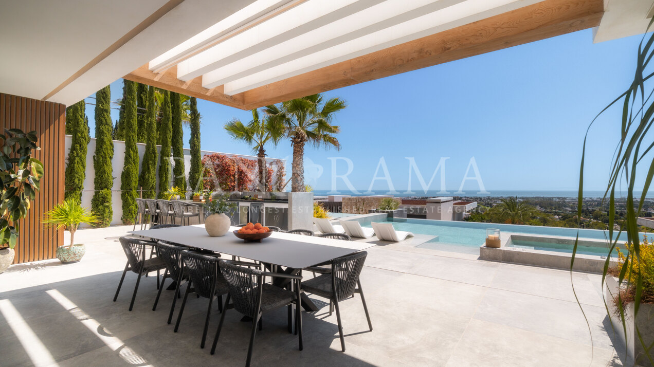Luxurious modern villa with private spa area in El Herrojo Alto
