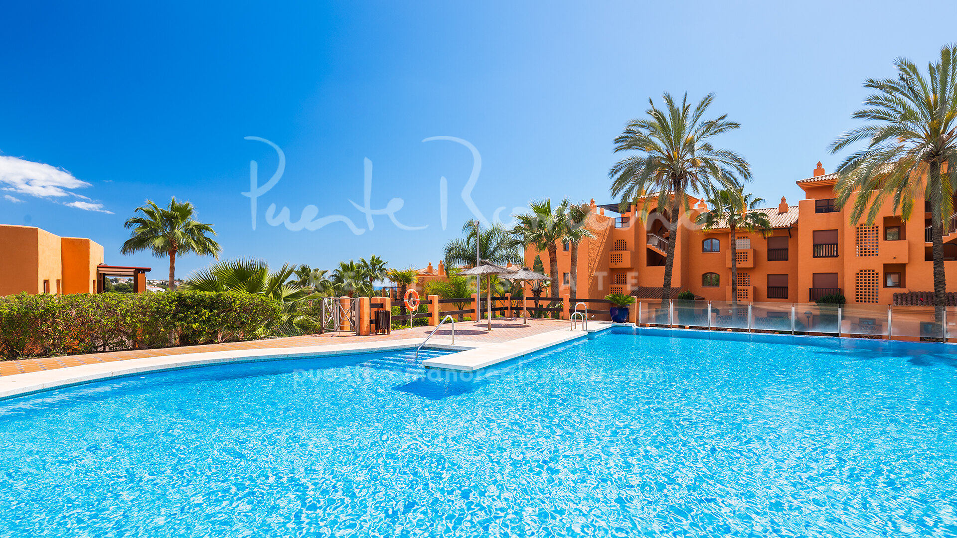 Stylish garden apartment near Atalaya Golf and International School