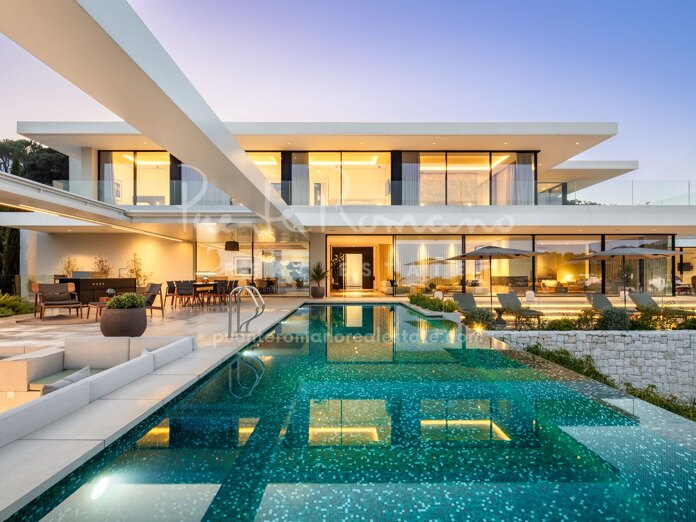 Modern architectural masterpiece in El Madroñal