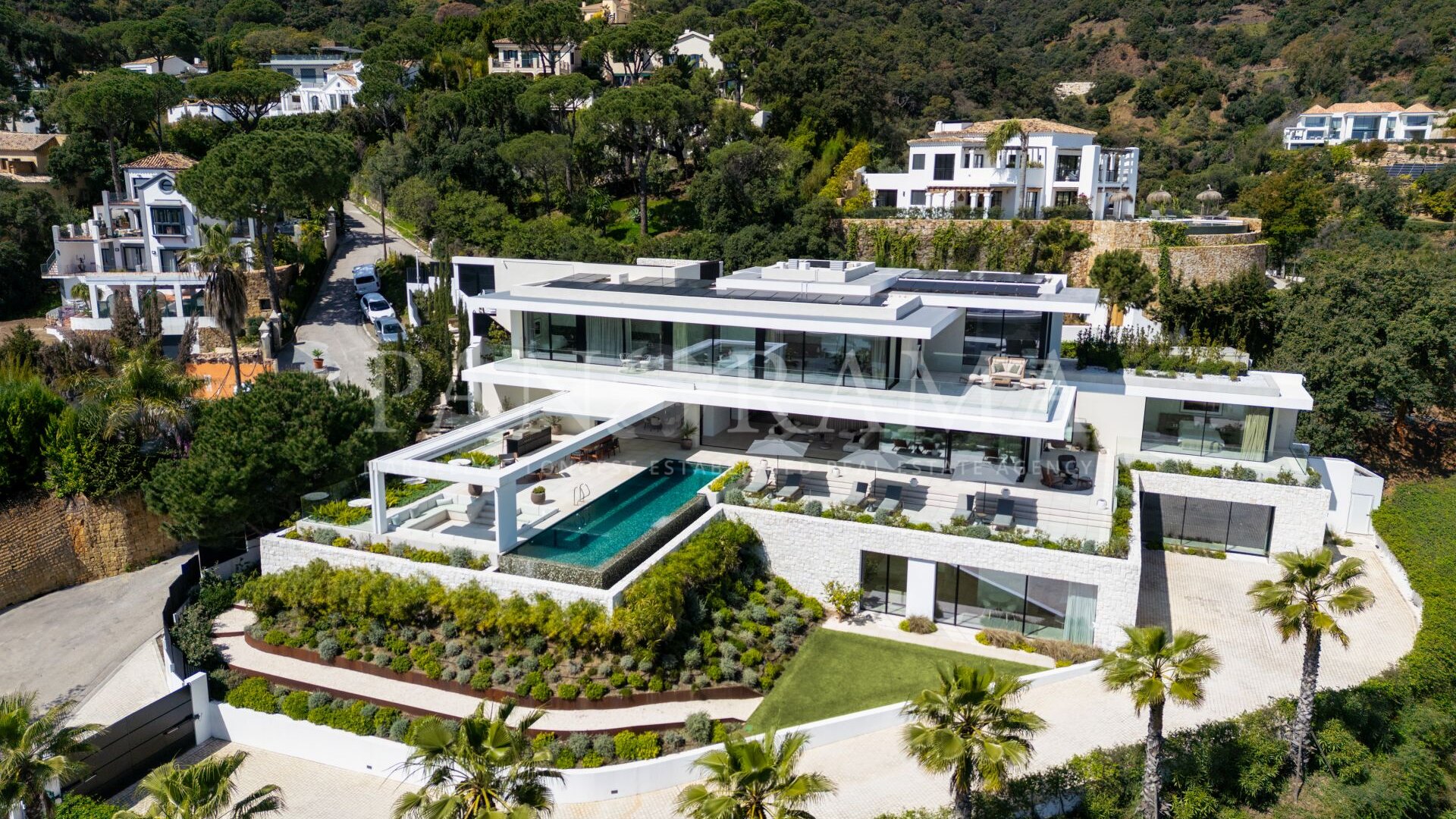 Modern architectural masterpiece in El Madroñal