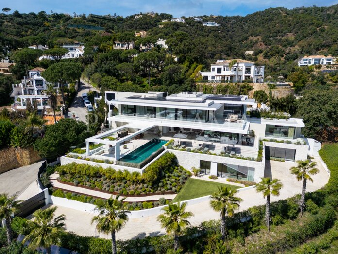 Modern architectural masterpiece in El Madroñal