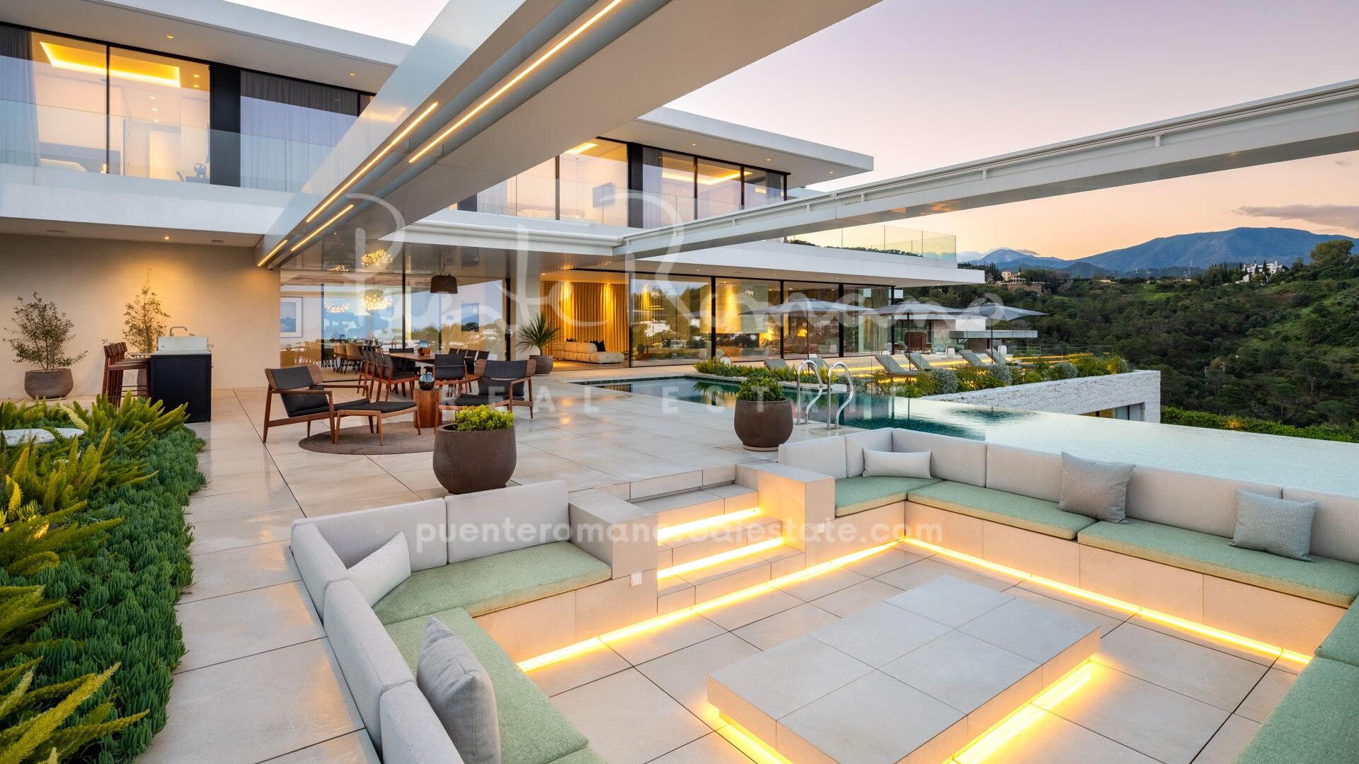 Modern architectural masterpiece in El Madroñal