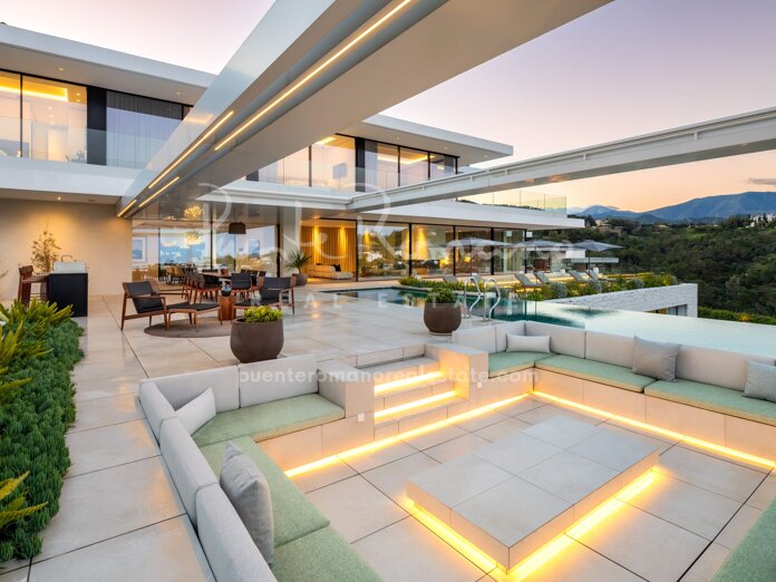 Modern architectural masterpiece in El Madroñal