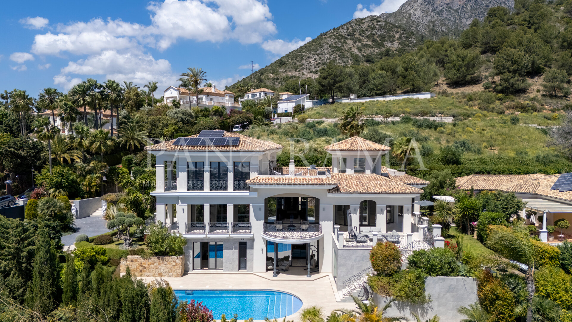 Uitzonderlijke villa met panoramisch zeezicht in de prestigieuze gemeenschap Sierra Blanca