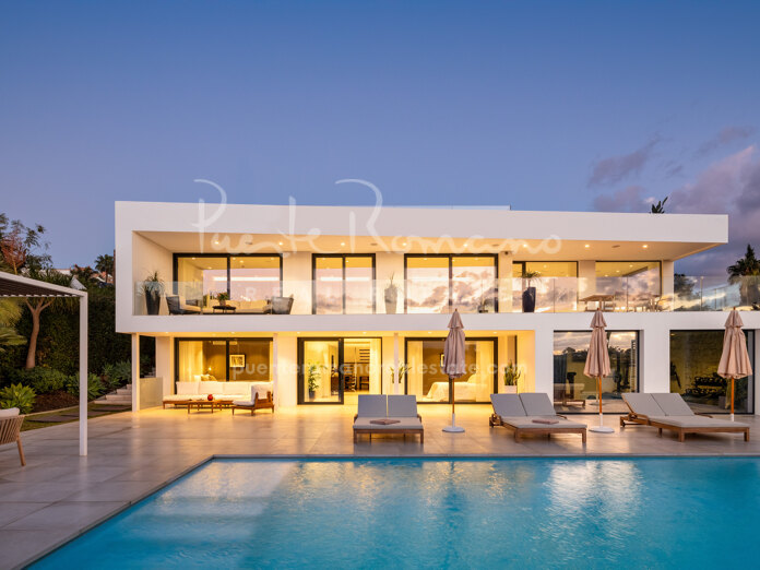 Frontline golf villa next to Los Naranjos golf club