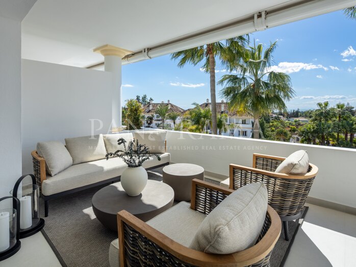 Uitzonderlijk duplex appartement in Monte Paraíso aan de Marbella Golden Mile