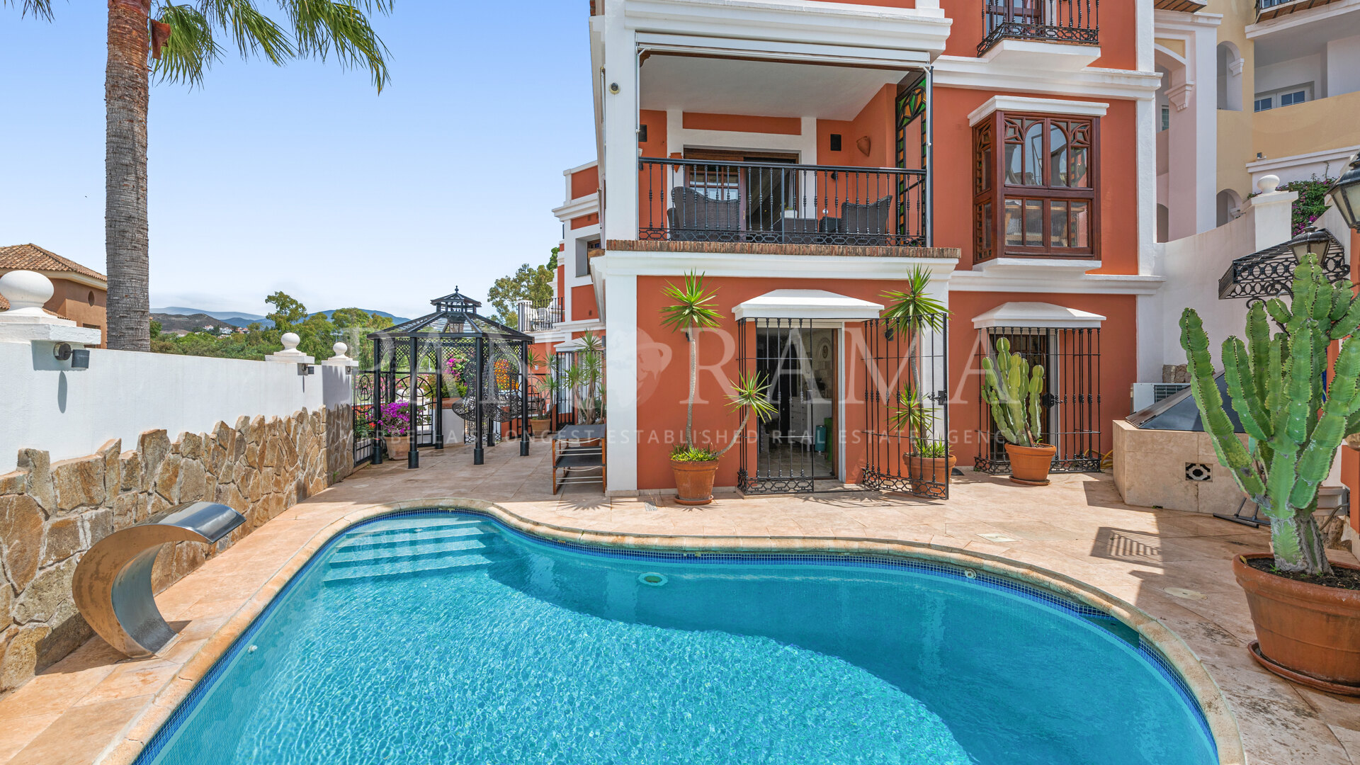 Charming corner townhouse with private pool in the picturesque Aloha Pueblo