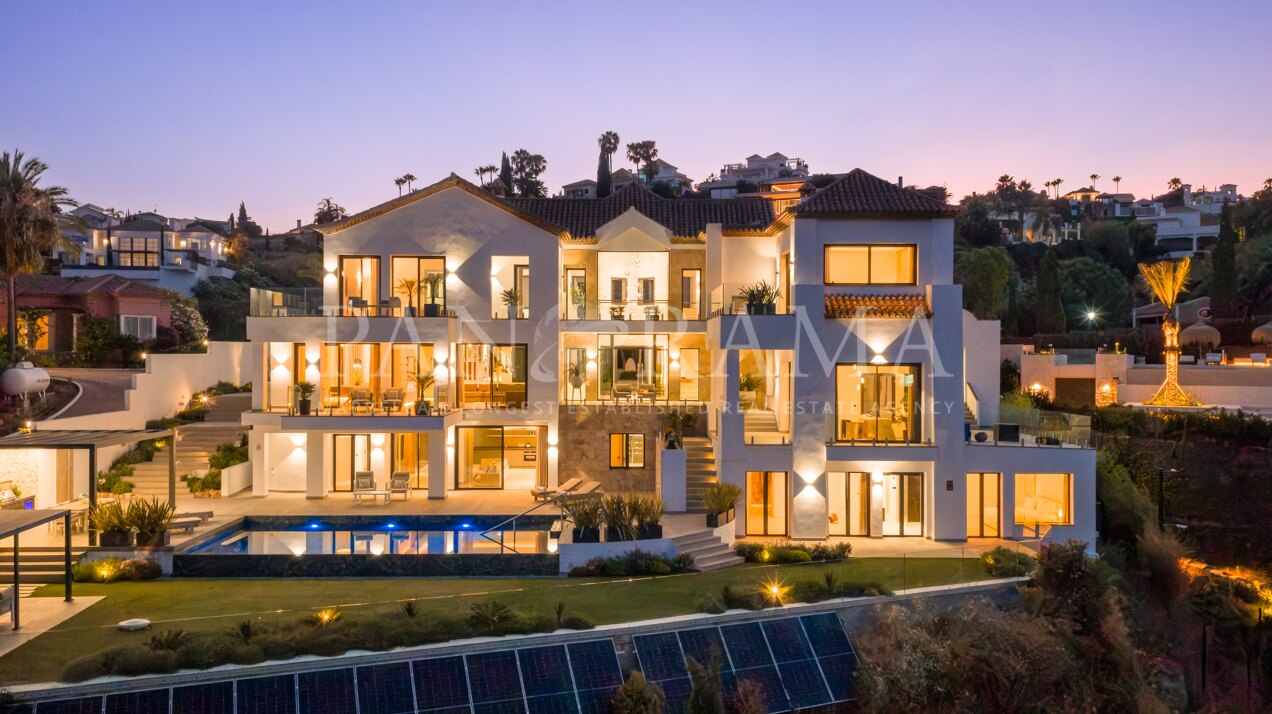 Villa Rebecka, a spacious family retreat on a frontline golf plot in Los Flamingos