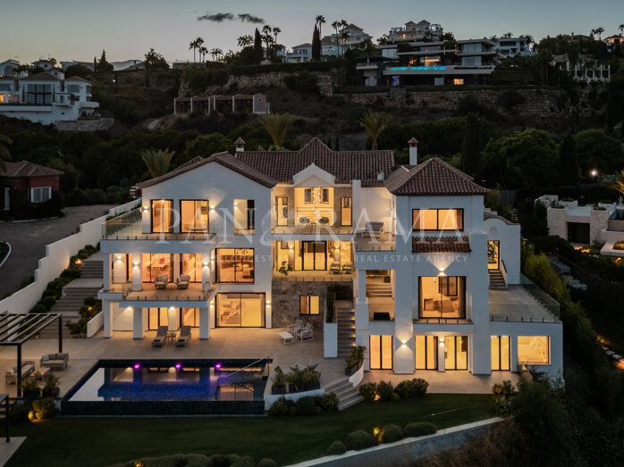 Villa Rebecka, a spacious family retreat on a frontline golf plot in Los Flamingos