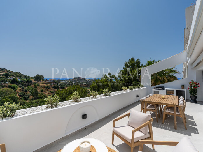 Elegant and spacious apartment with panoramic views in La Quinta