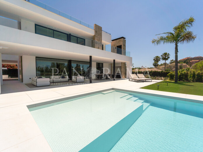Nouvelle villa au cœur de la vallée du Golf à Nueva Andalucía