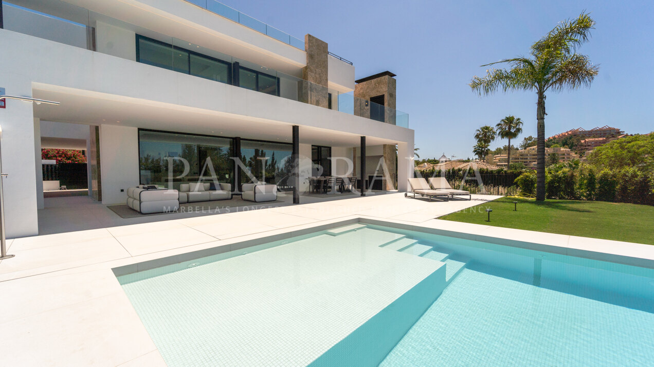 Nieuwe villa in het hart van de Golfvallei in Nueva Andalucía