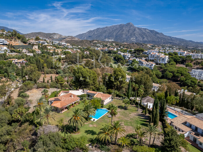 Charming classical villa in the peaceful residential area of Fuente del Espanto