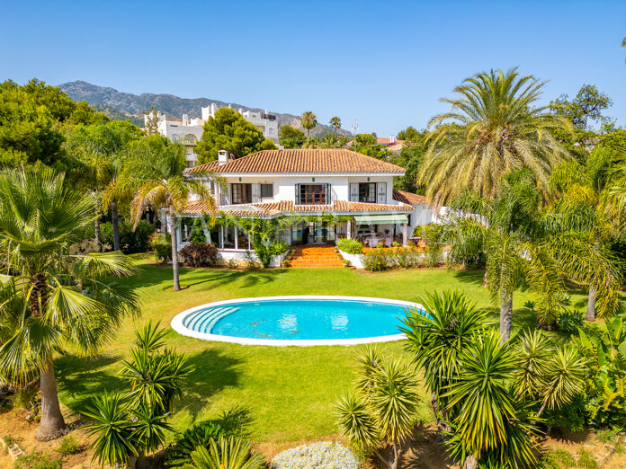 Mediterrane Villa auf einem außergewöhnlichen Grundstück mit spektakulärem Ausblick und Entwicklungspotenzial