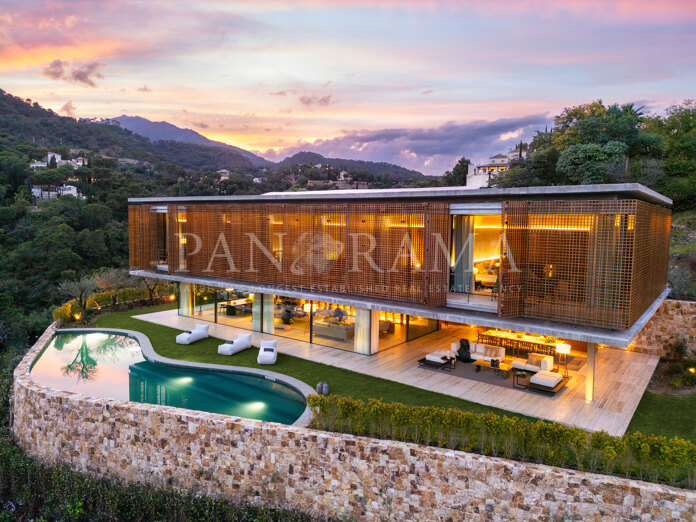 Villa contemporaine avec garage pour cinq voitures et vue panoramique sur la mer à El Madroñal