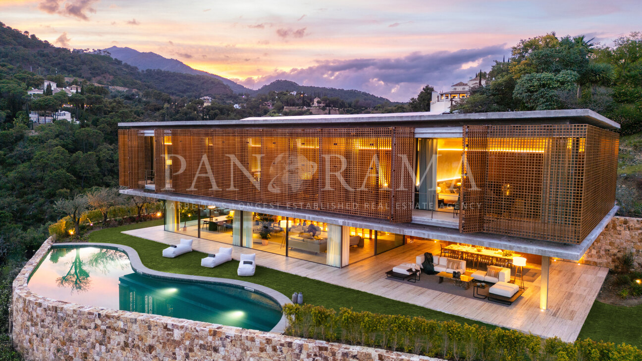 Contemporay villa with five car garage and panoramic sea views in El Madroñal
