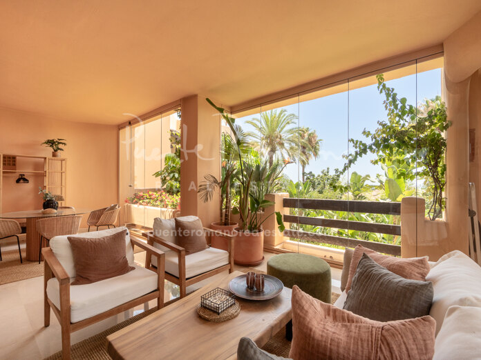 Immaculate apartment in the sought after community of Mansion Club, Sierra Blanca